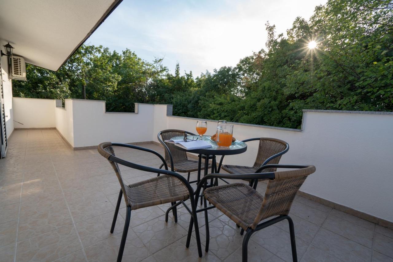 Apartman Marija Имотски Екстериор снимка