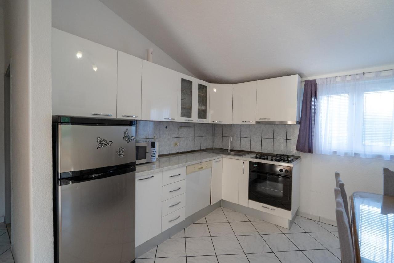 Apartman Marija Имотски Екстериор снимка