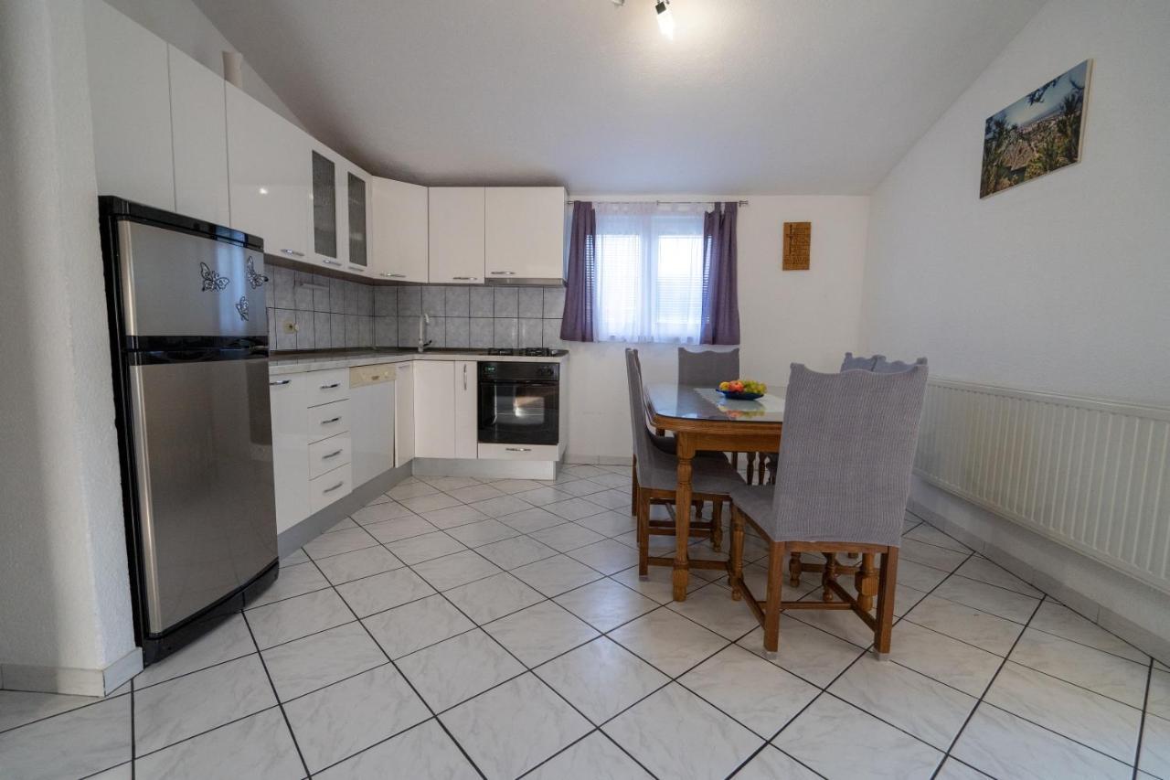 Apartman Marija Имотски Екстериор снимка