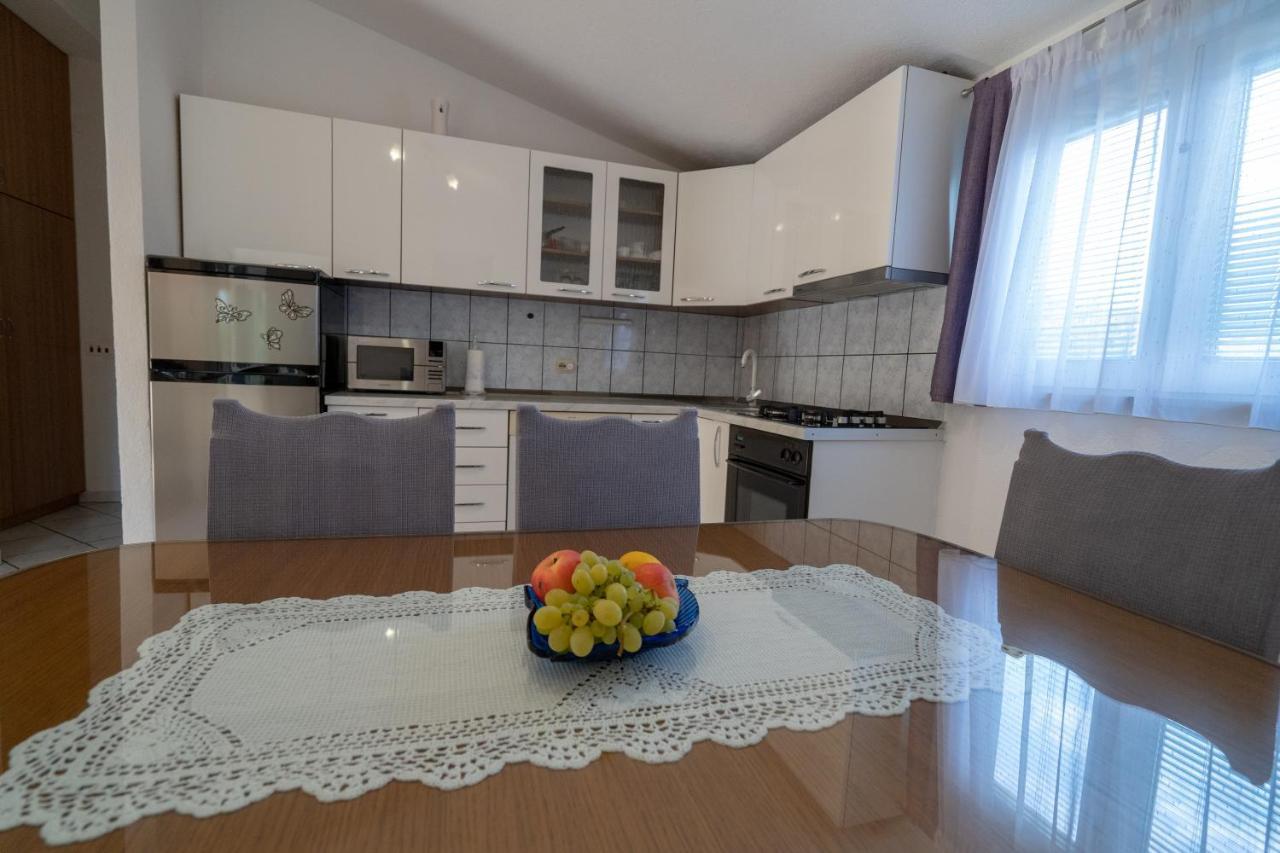 Apartman Marija Имотски Екстериор снимка
