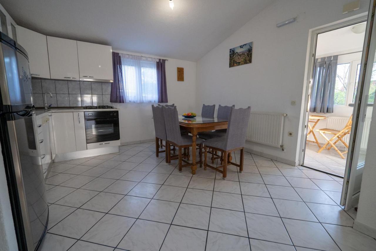 Apartman Marija Имотски Екстериор снимка