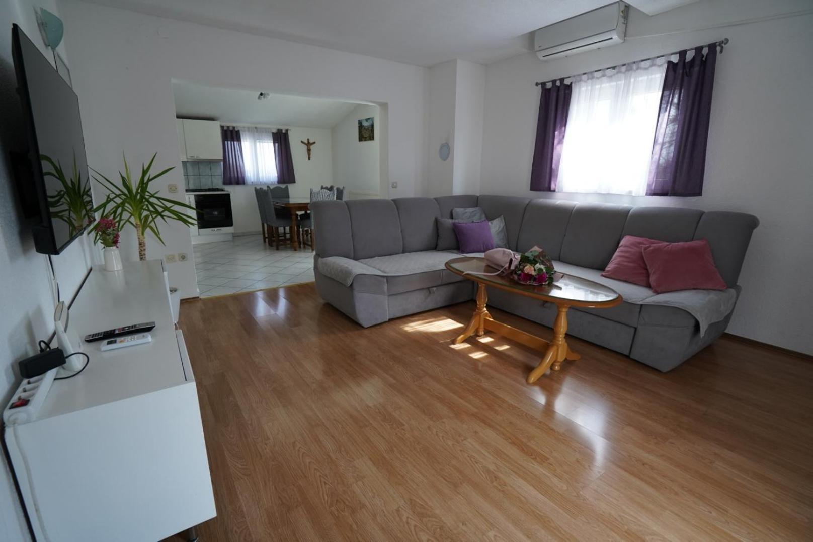 Apartman Marija Имотски Екстериор снимка
